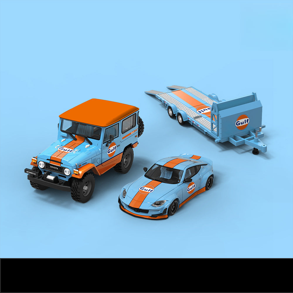 TM 1:64 Nissan 400Z & Toyota FJ40 Gulf Livery with Trailer Diecast Car Model Set