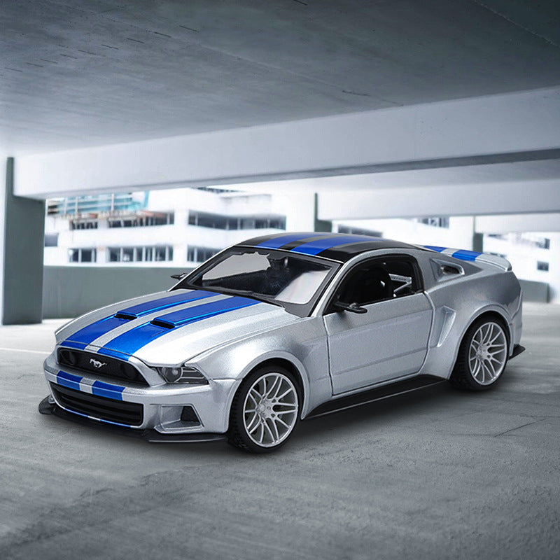 Maisto 1:24 Ford Mustang Die-cast Model Car