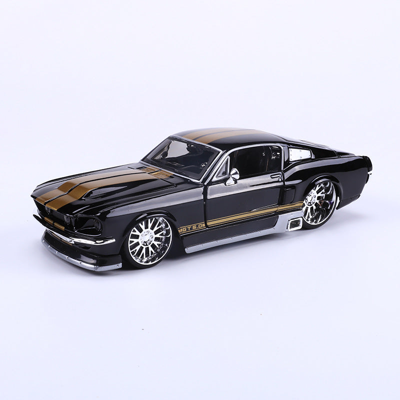Maisto 1:24 2017 Ford F-150 Pickup Truck Diecast Model