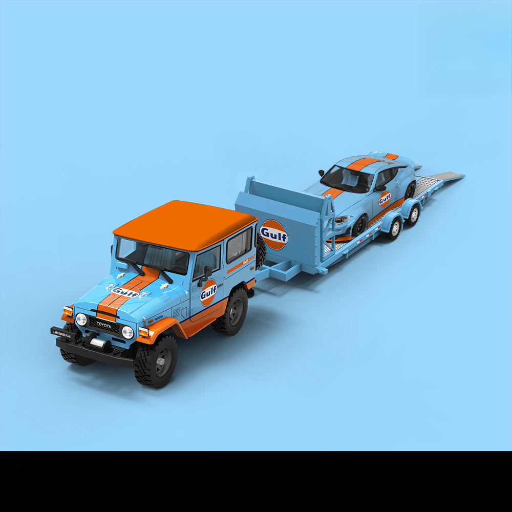 TM 1:64 Nissan 400Z & Toyota FJ40 Gulf Livery with Trailer Diecast Car Model Set