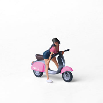 MoreArt 1:64 Pink Scooter Resin Figure MODCOLS