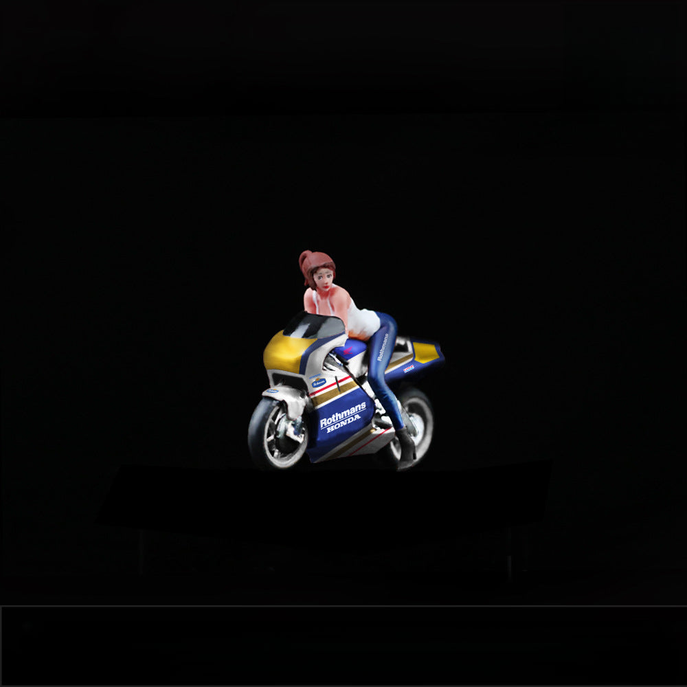MoreArt 1:64 Suzuki Hayabusa & Honda Lovemoto Motorcycle Doll Set