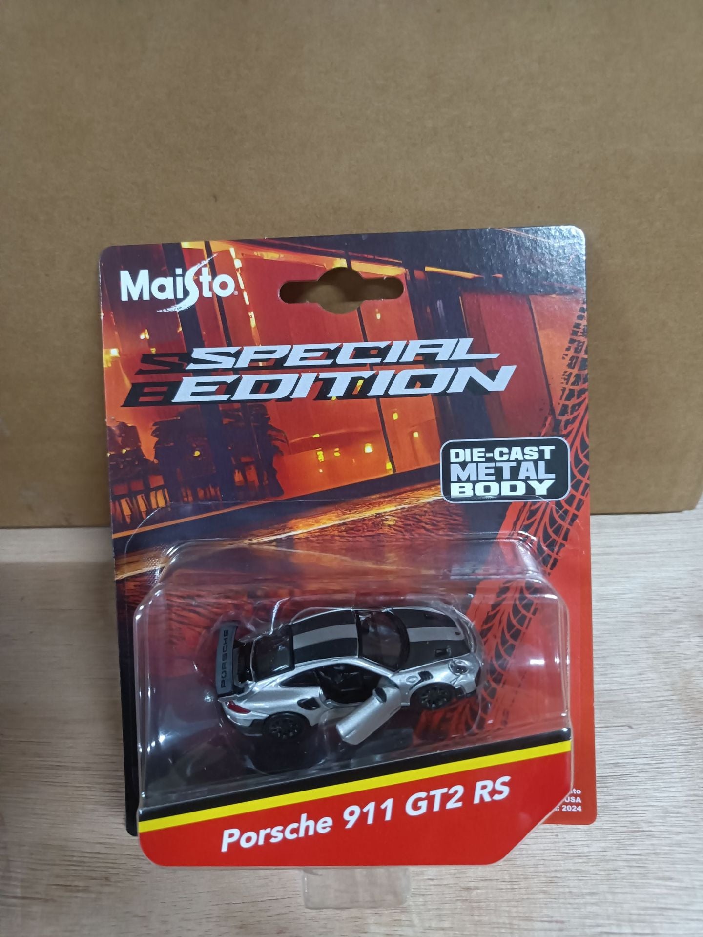Maisto Diecast MACK International LoneStar Semi Truck Model MODCOLS