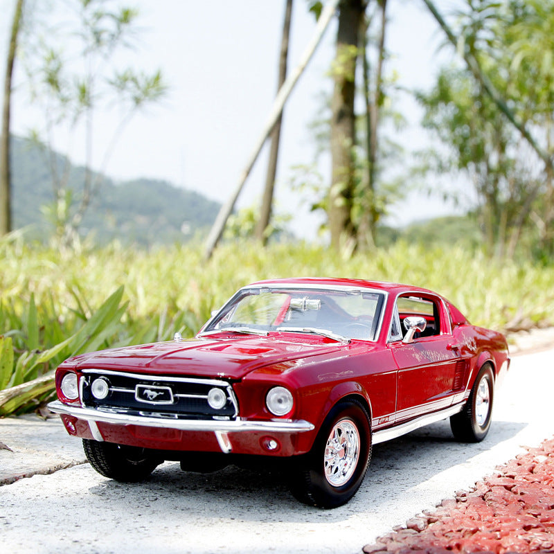 Maisto 1:18 Ford GTA Classic Diecast Model Car MODCOLS