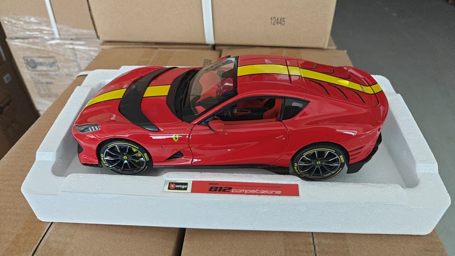 Bburago 1:18 Ferrari Die cast Car Model Collectible Display MODCOLS