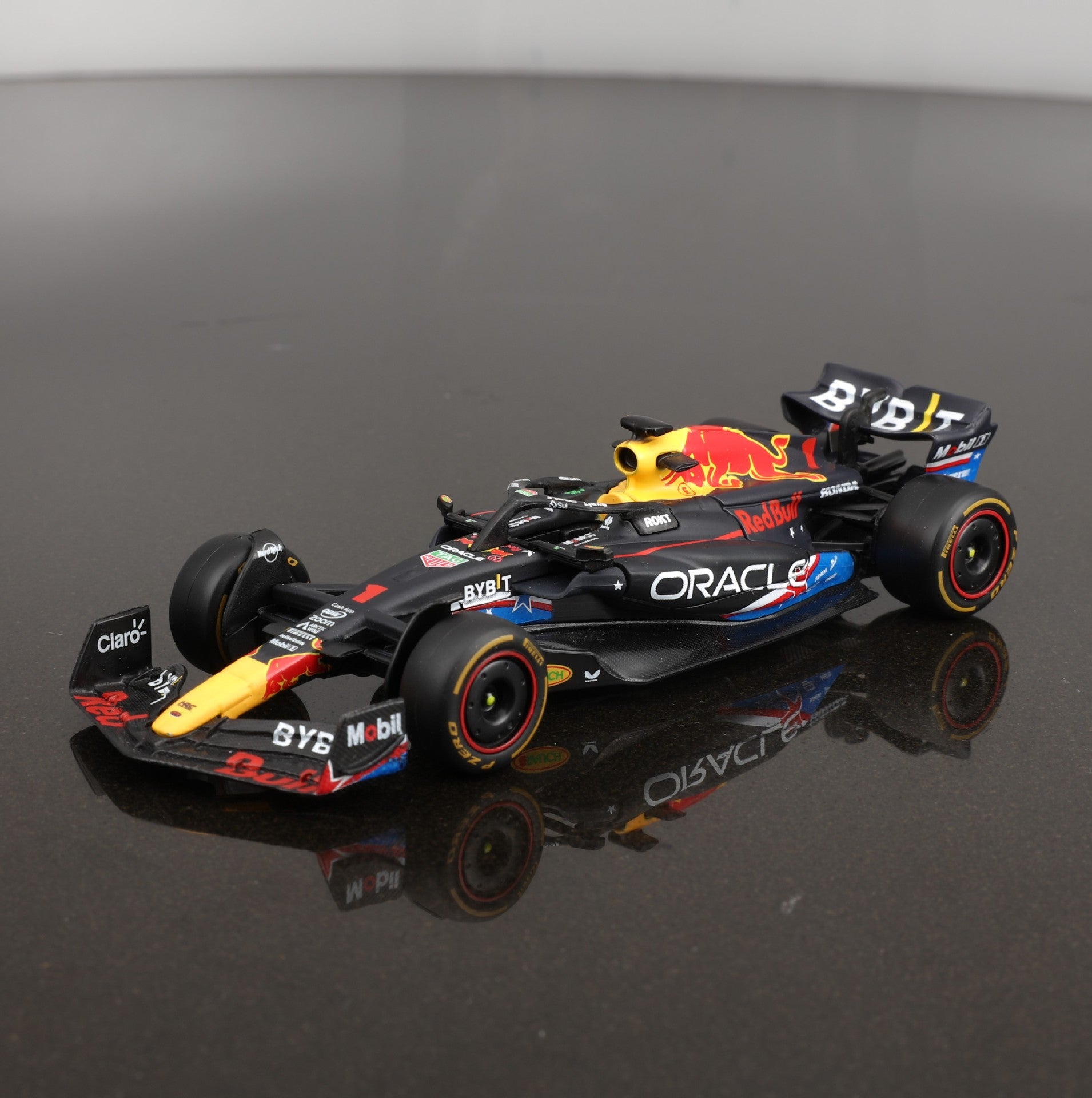 Bburago 1:43 Red Bull RB19 F1 Die cast Model Car MODCOLS