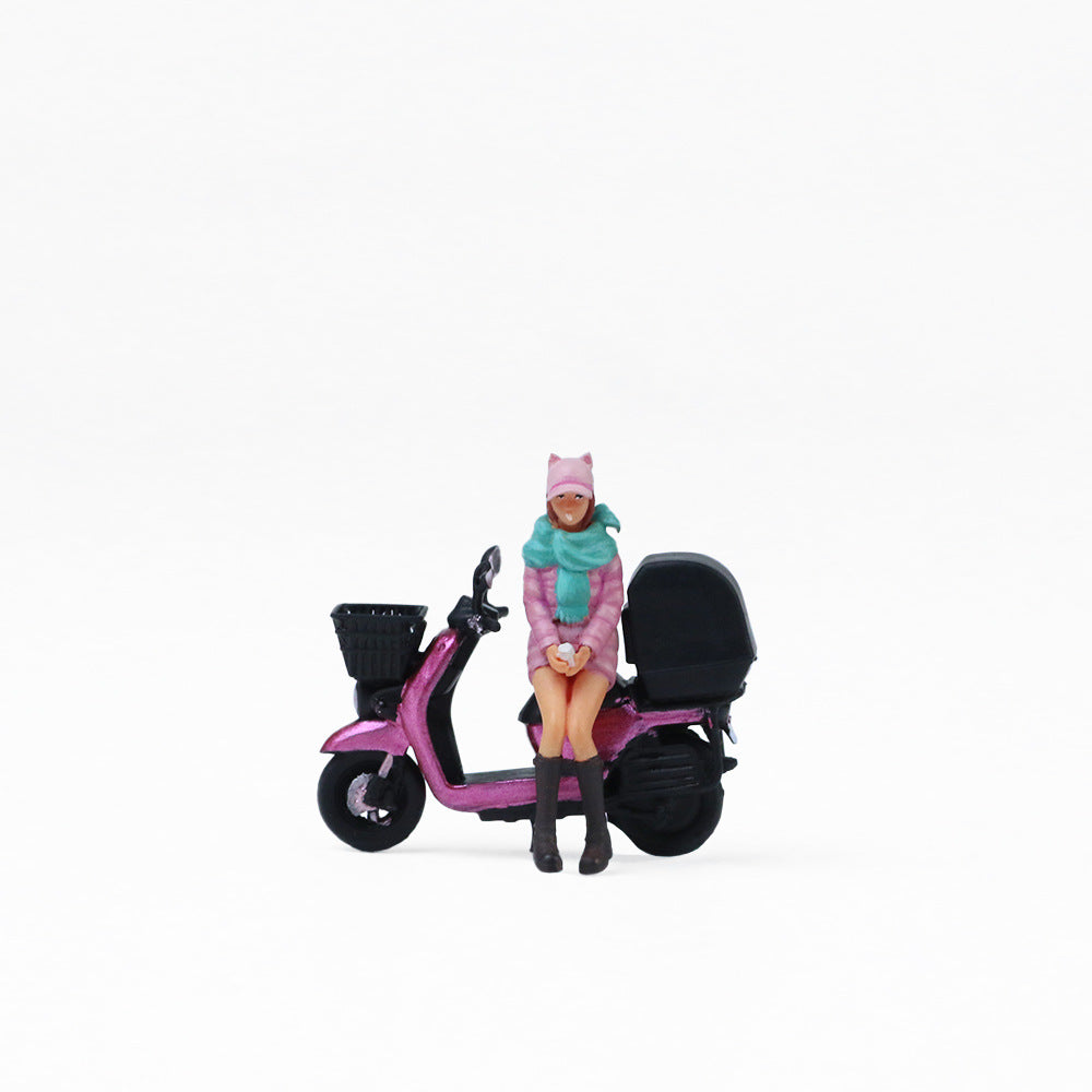 MoreArt 1:64 White & Blue Metallic Scooter Girl Resin Figure MODCOLS