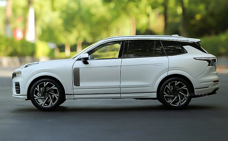 Bburago 1:18 Lynk & Co 03 Die Cast Model Car – NEV Collectible MODCOLS