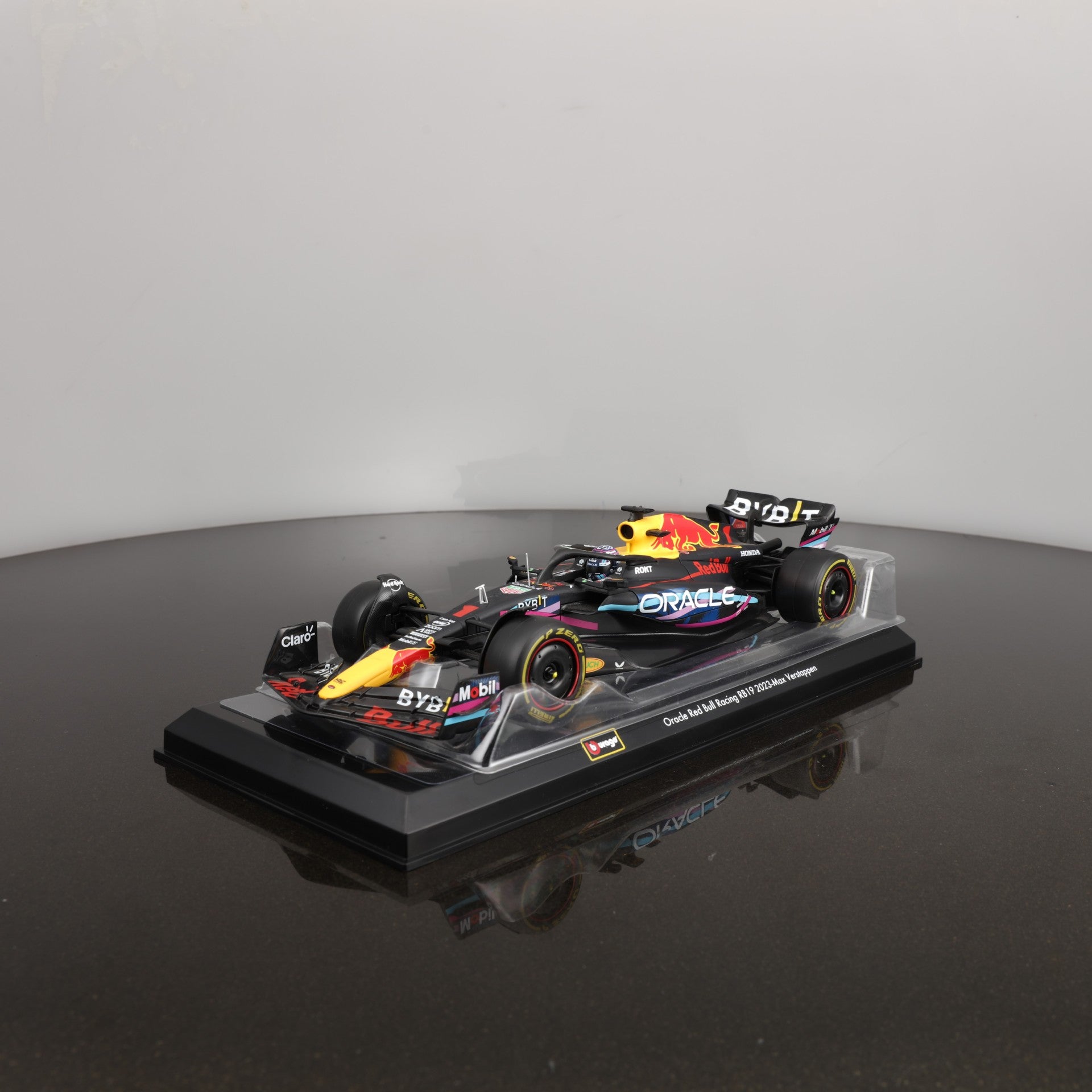 Bburago 1:24 Red Bull RB18 F1 2022 Die Cast Model Car MODCOLS