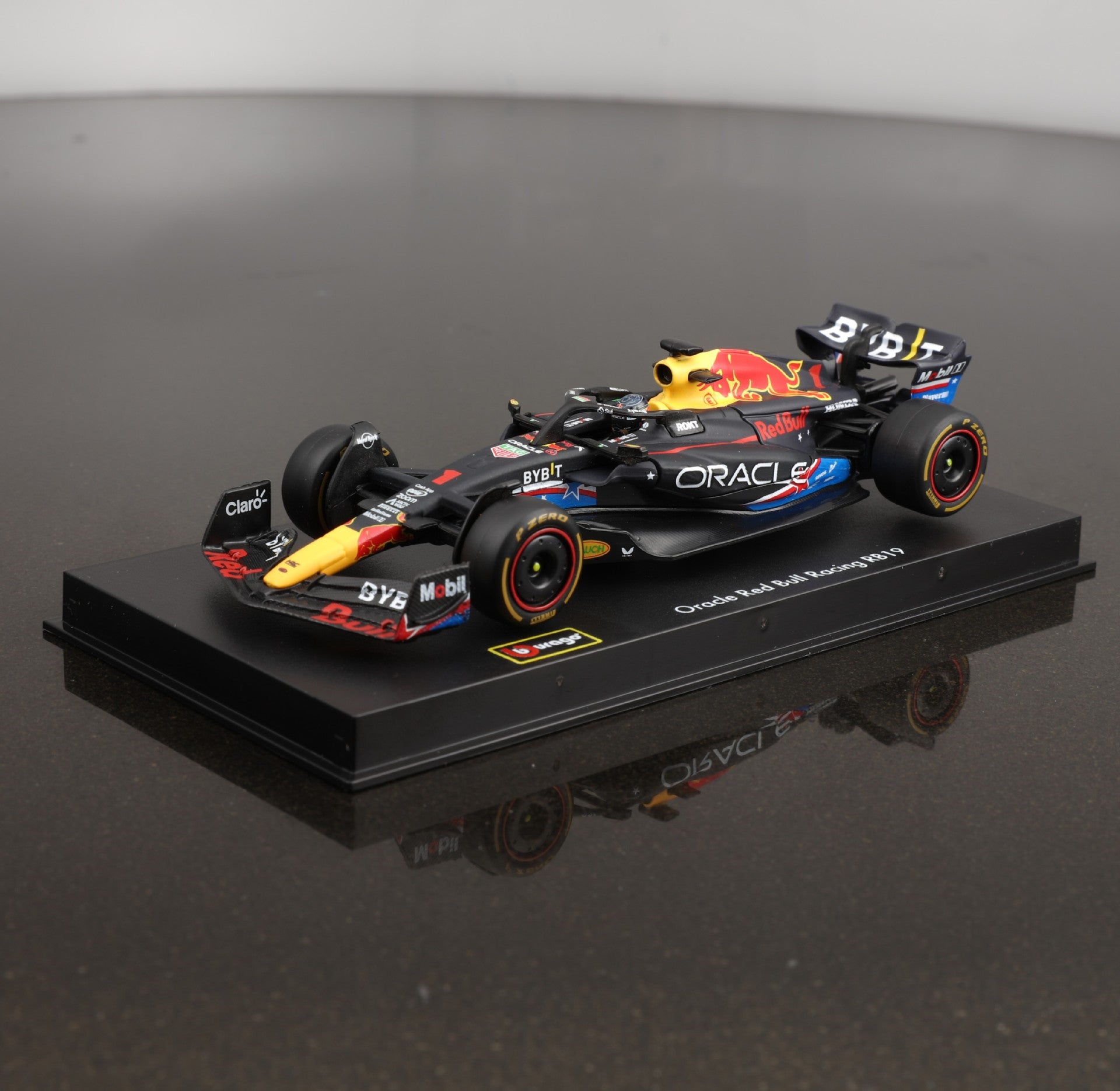 Bburago 1:43 Red Bull RB19 F1 Die cast Model Car MODCOLS
