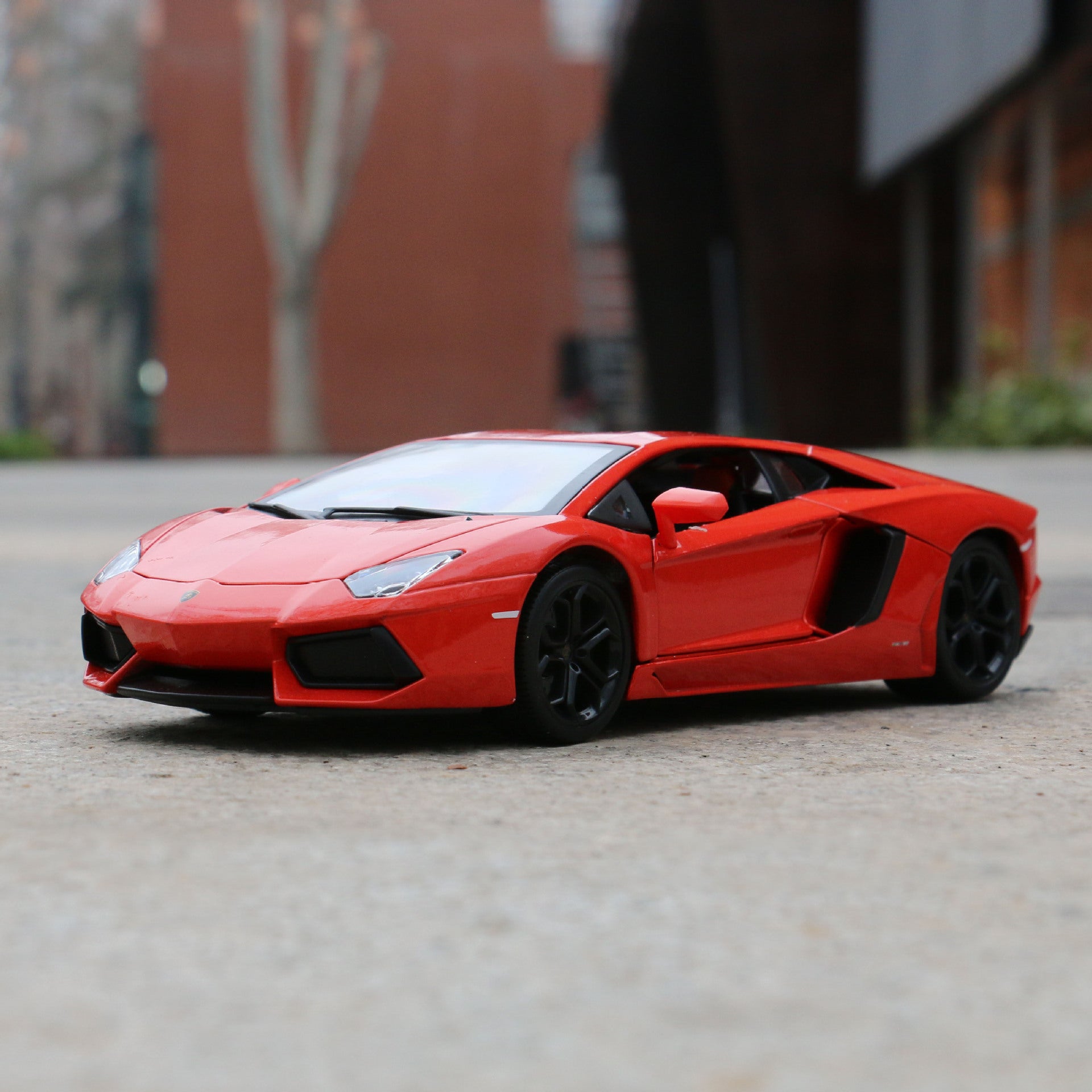 Bburago 1:18 Lamborghini Aventador LP700 4 Diecast Model Car MODCOLS