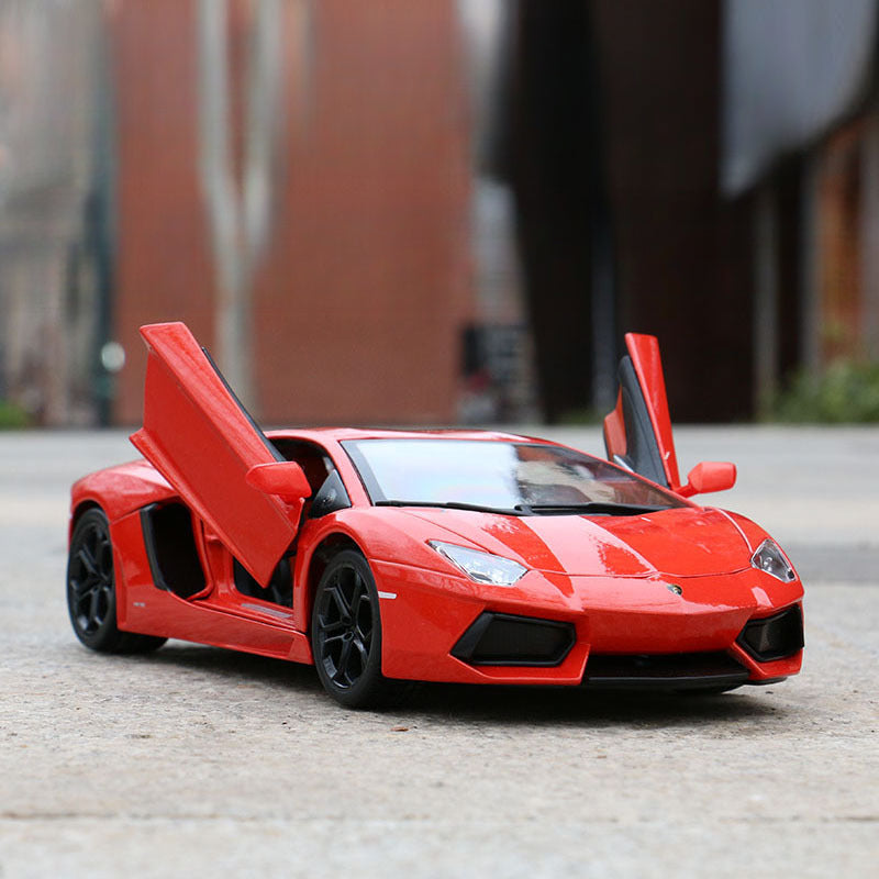 Bburago 1:18 Lamborghini Aventador LP700 4 Diecast Model Car MODCOLS