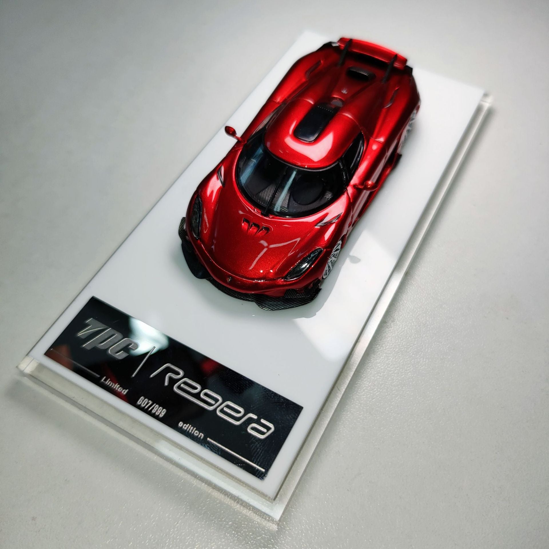 TT 1:64 Koenigsegg One:1 Carbon Pink Resin Diecast Model MODCOLS